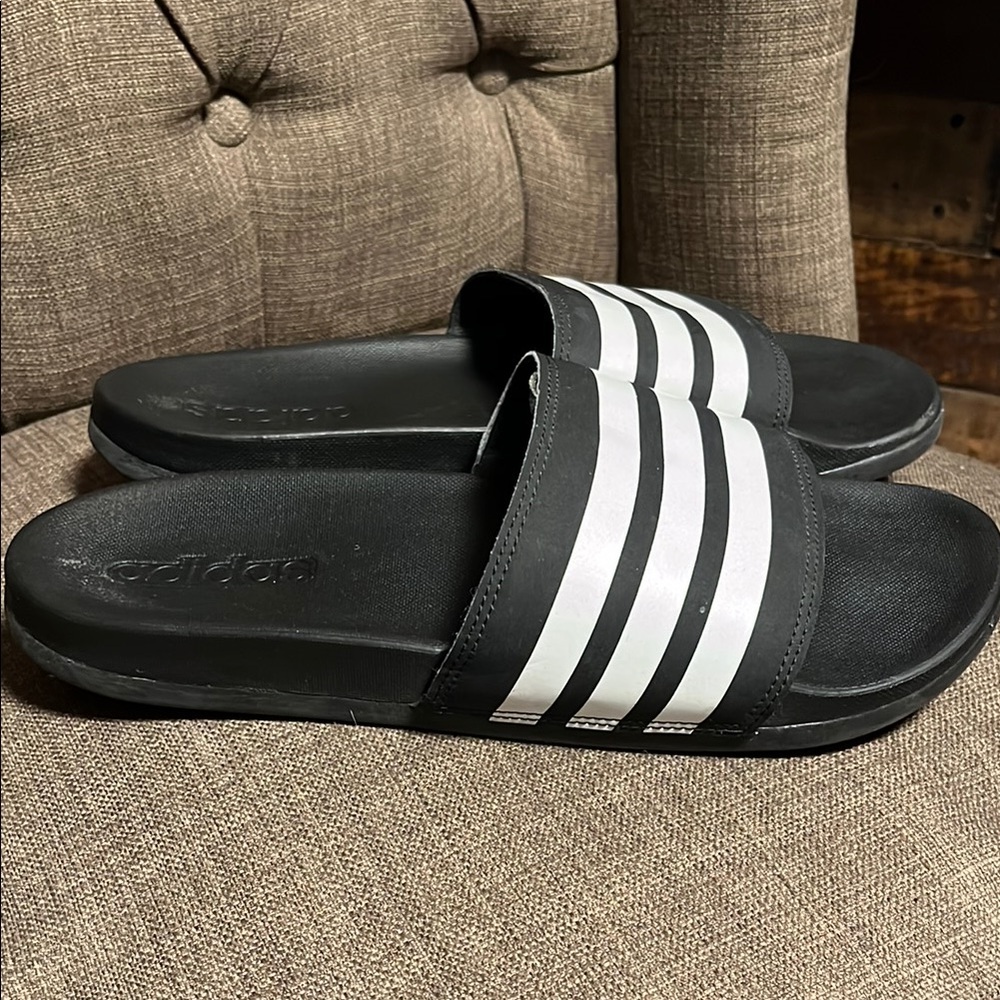 Adidas Men's Black and White Slides size 8